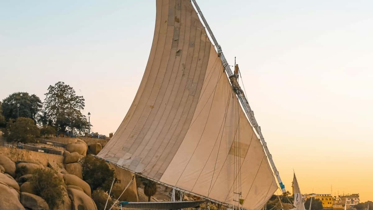 Armenian Creators: Pitch Greek Brands on Apple Music